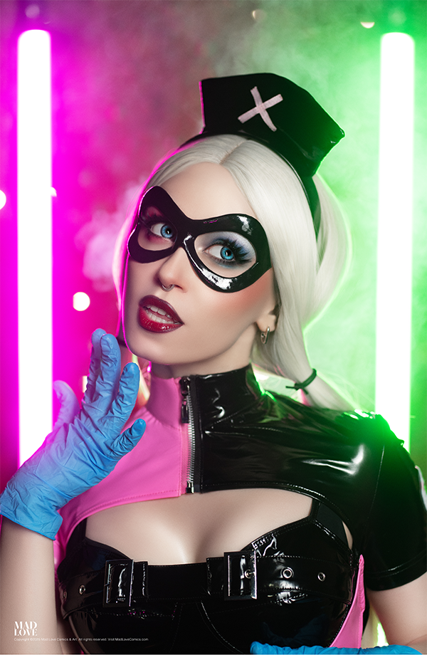 AD003a Nurse Harley Cosplay