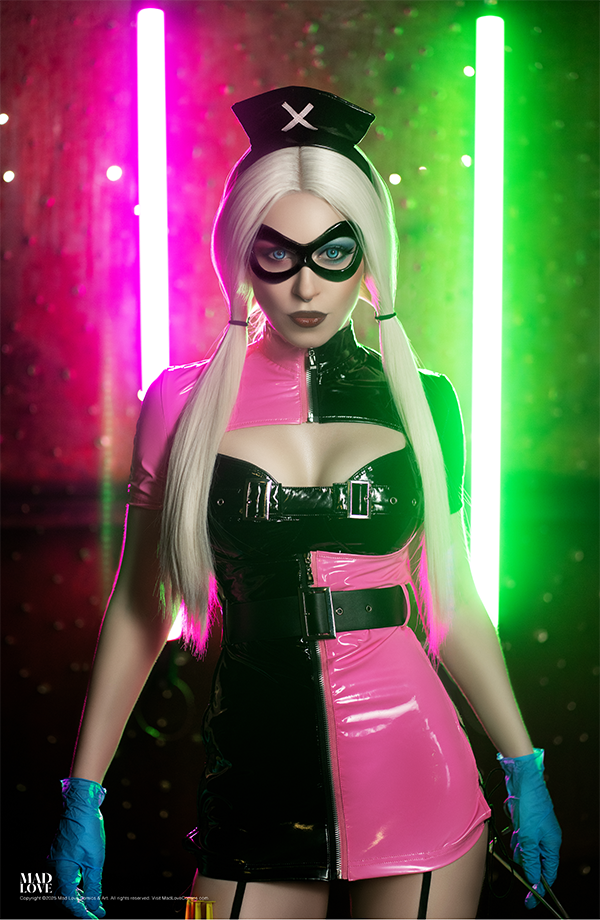 AD003b Nurse Harley Cosplay - Image 2