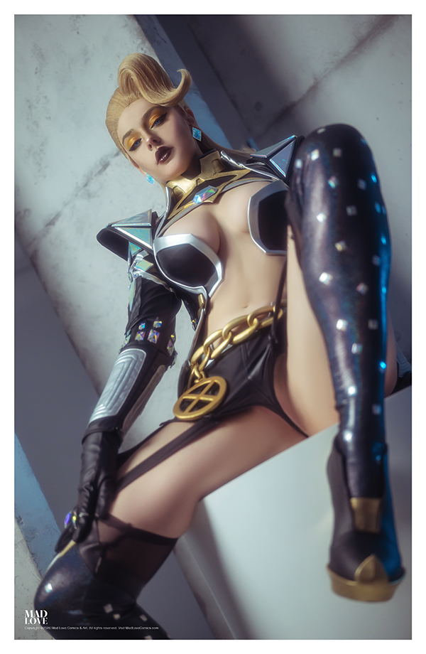 DH028f Emma Frost Cosplay - Image 6