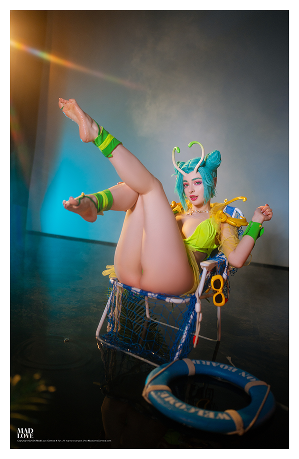 DH029b Mantis Cosplay - Image 2